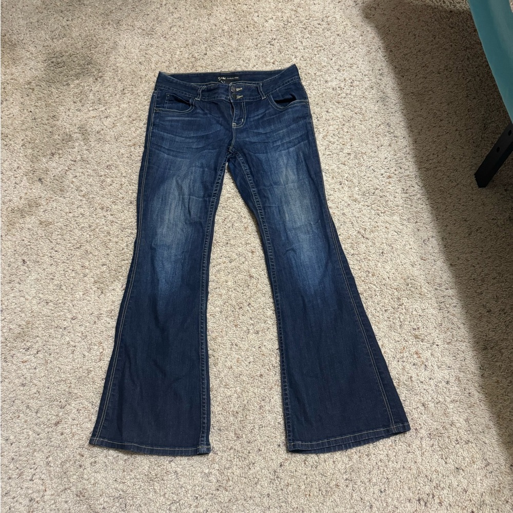 Adorable flared Mossimo double button jeans